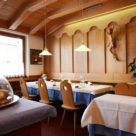 Post Ristorante Tyrol Hotel Moena