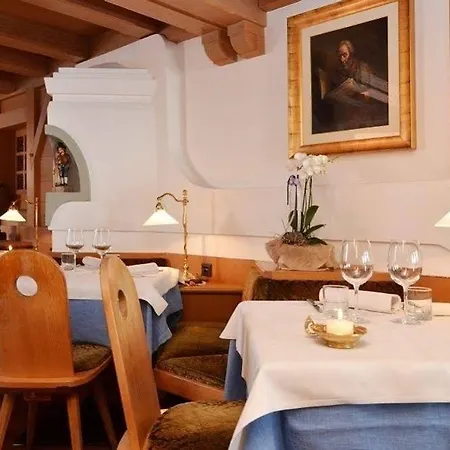 Post Ristorante Tyrol 3* Moena